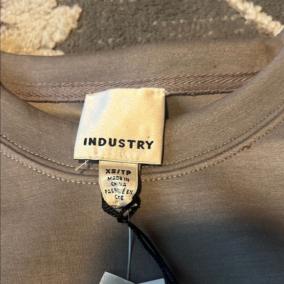 Gray and Black Cropped Boxy Sweatshirt with Mandarin Collar - Picture 2 of 4